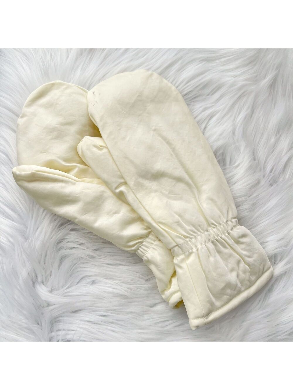 Vintage Linda Lundstrom Canada Ivory Insulated Winter Mittens One Size